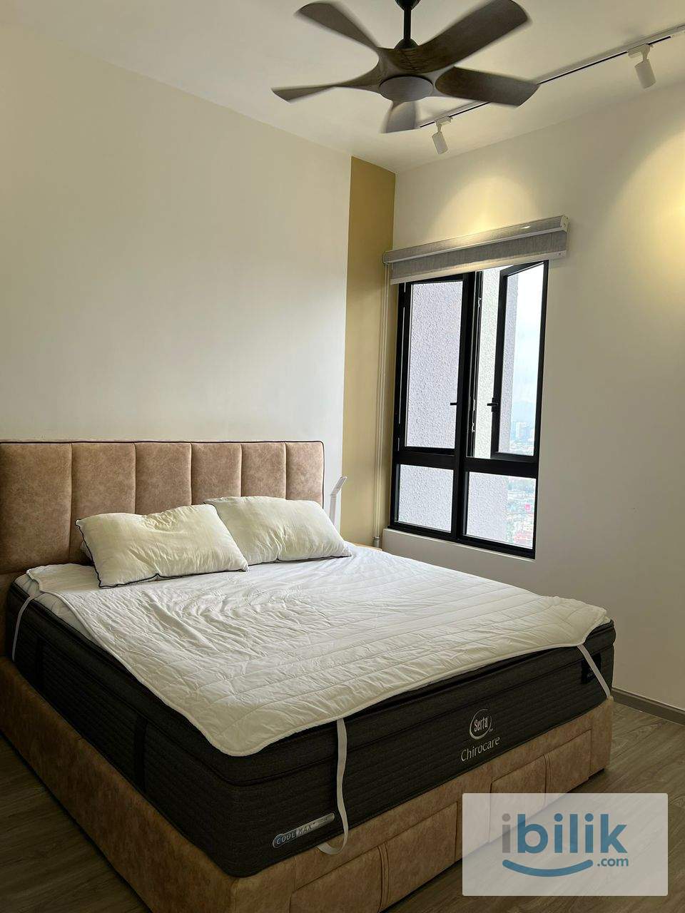 Cosy Master Bedroom - Image 3