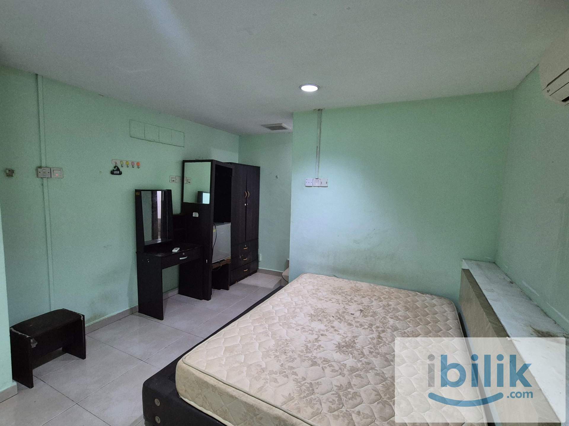 Hotel-Style Queen Room | Walk to The Strand Mall & Surian MRT - Image 2
