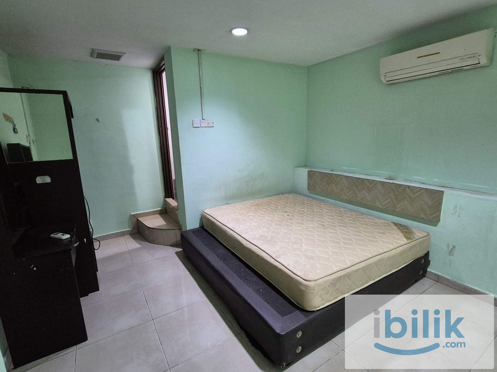 Hotel-Style Queen Room | Walk to The Strand Mall & Surian MRT - Image 1