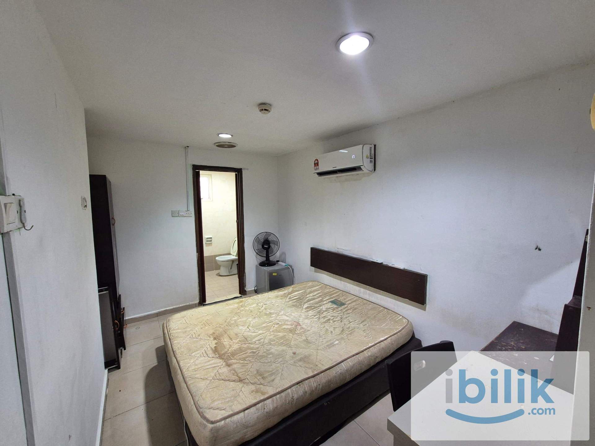 Private Queen Room | Walk to The Strand Mall & Surian MRT - Image 2