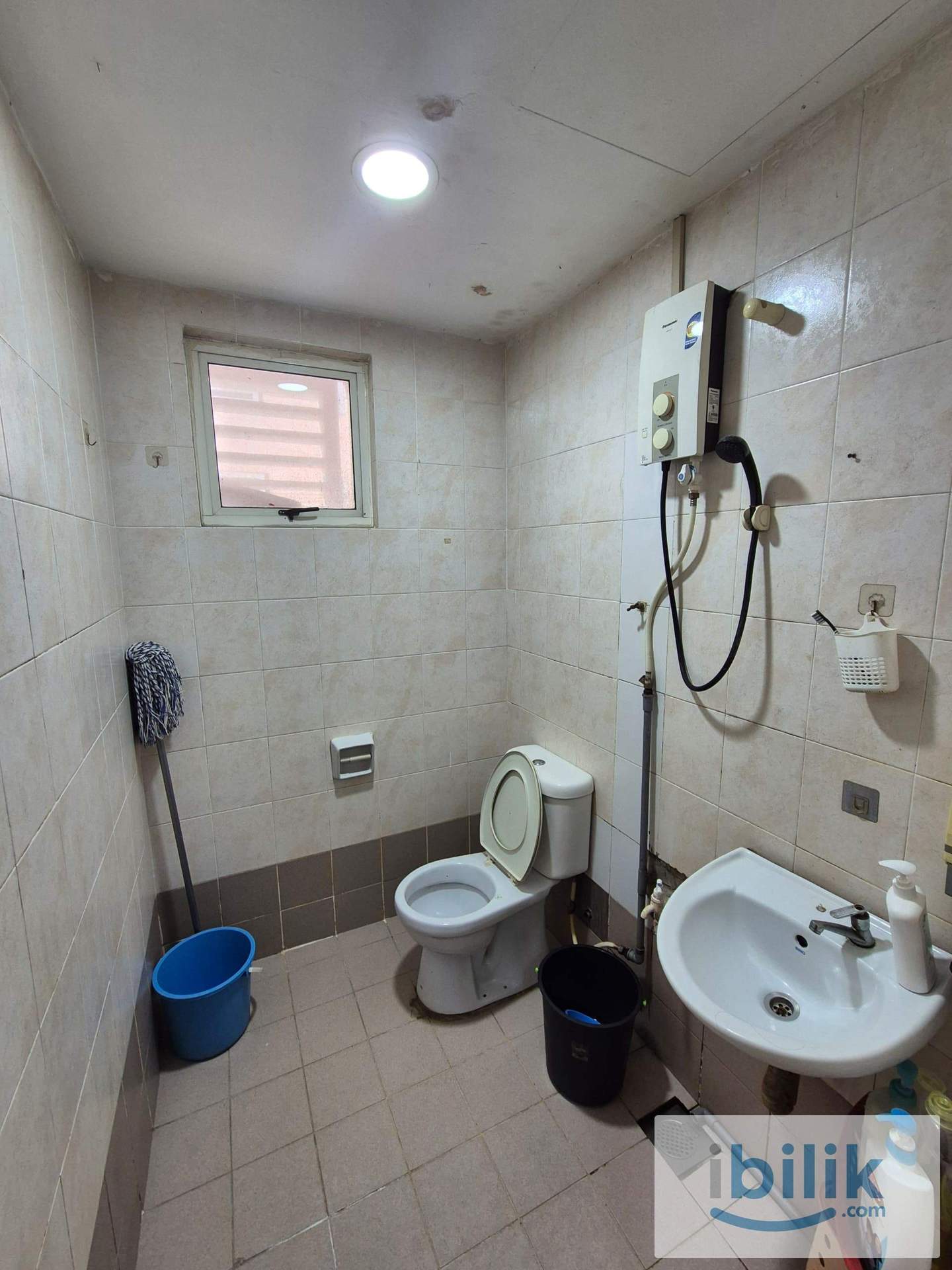Private Queen Room | Walk to The Strand Mall & Surian MRT - Image 4