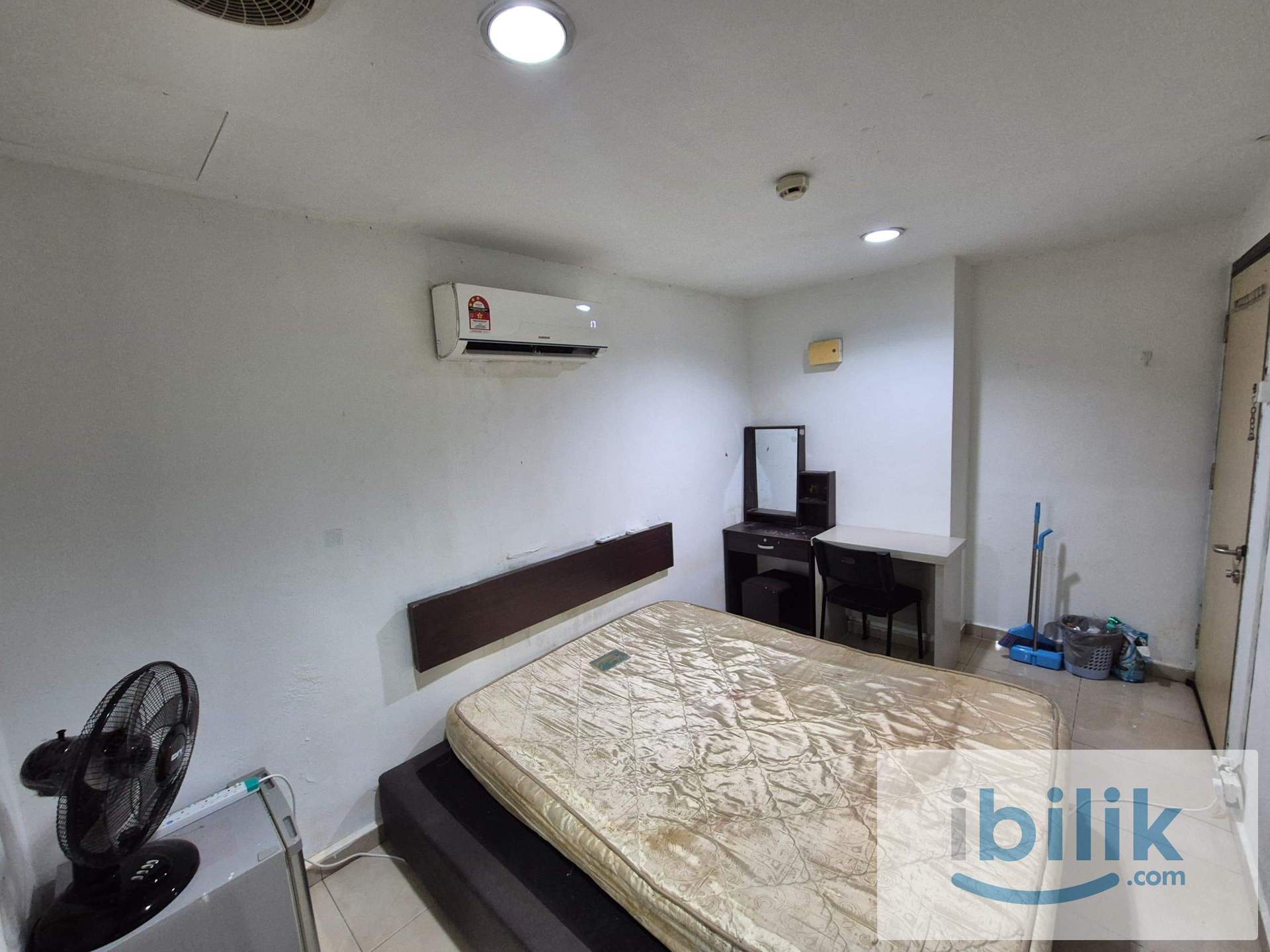 Private Queen Room | Walk to The Strand Mall & Surian MRT - Image 1