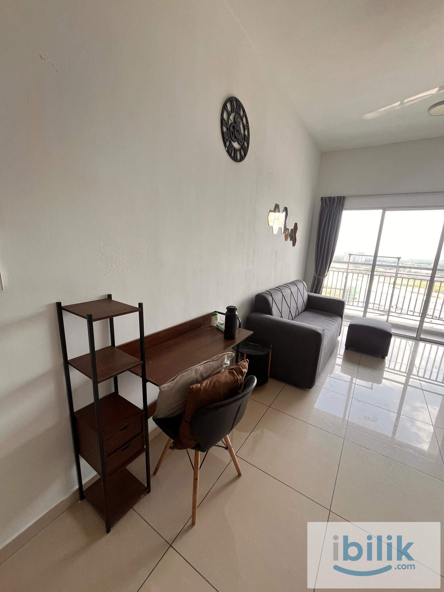 Furnished Standard bedroom with bathroom - Image 7