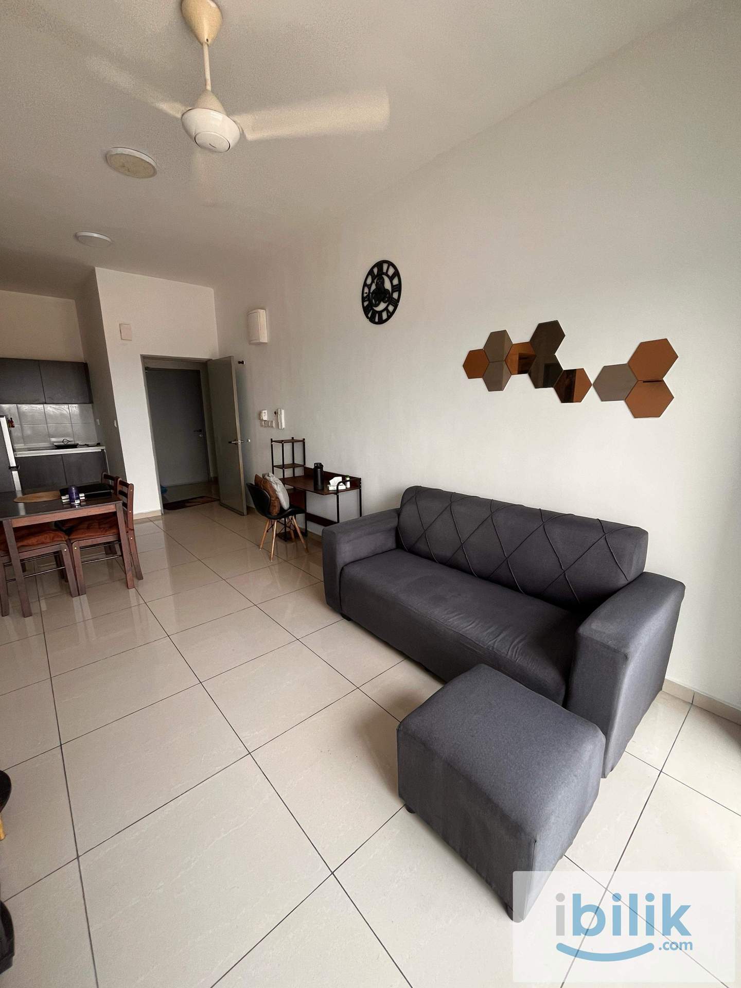 Furnished Standard bedroom with bathroom - Image 9