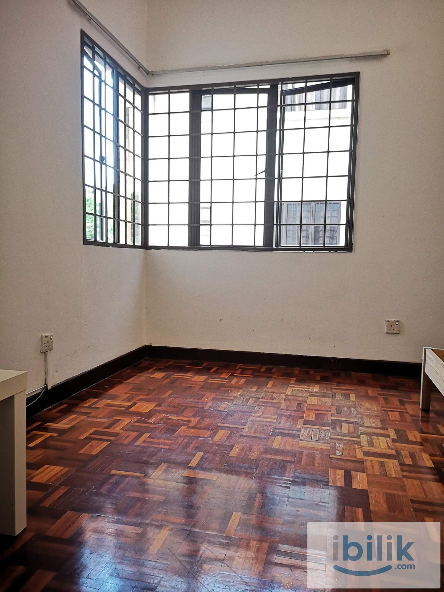 Small Room - Image 8