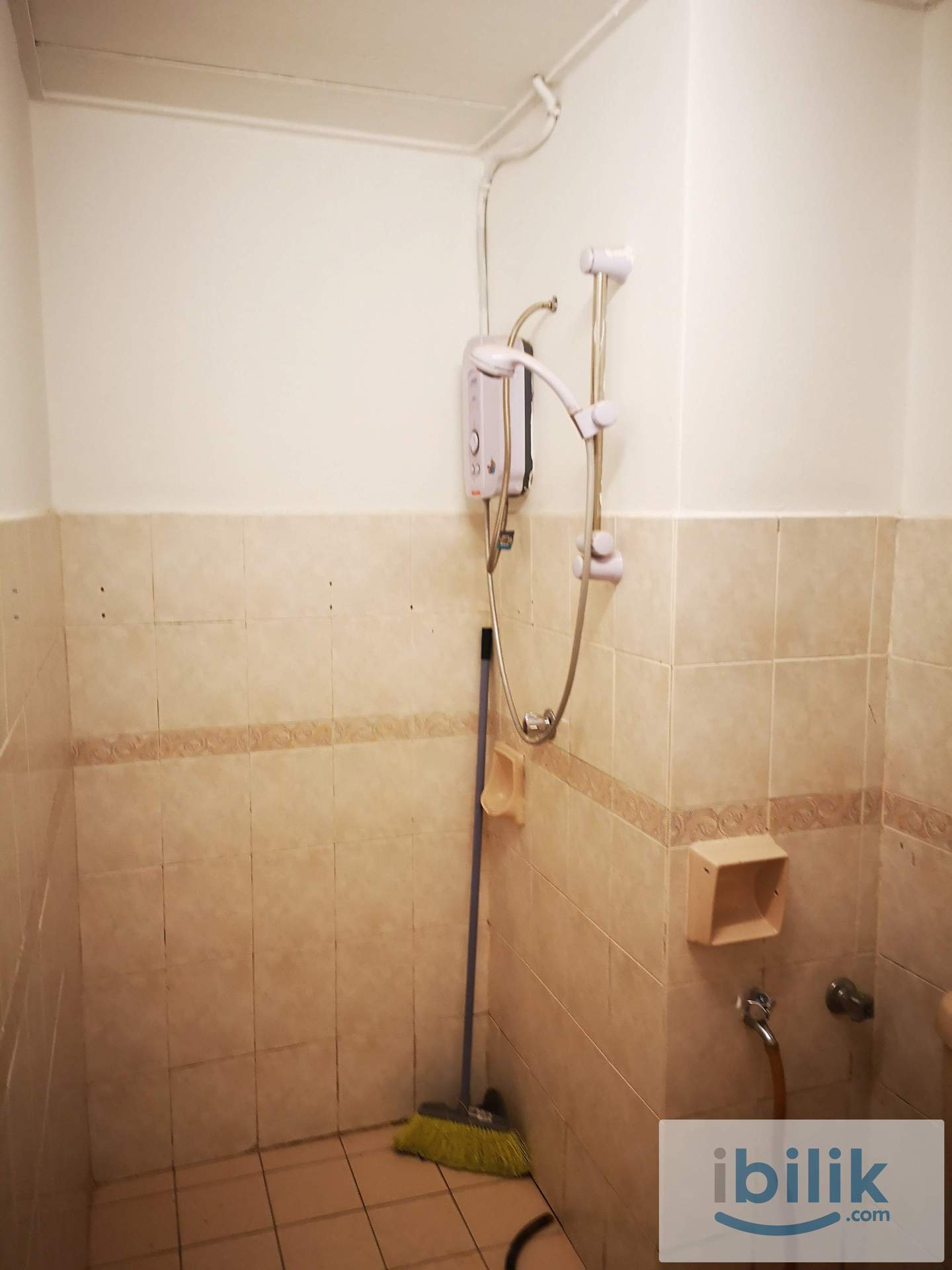 Small Room - Image 7