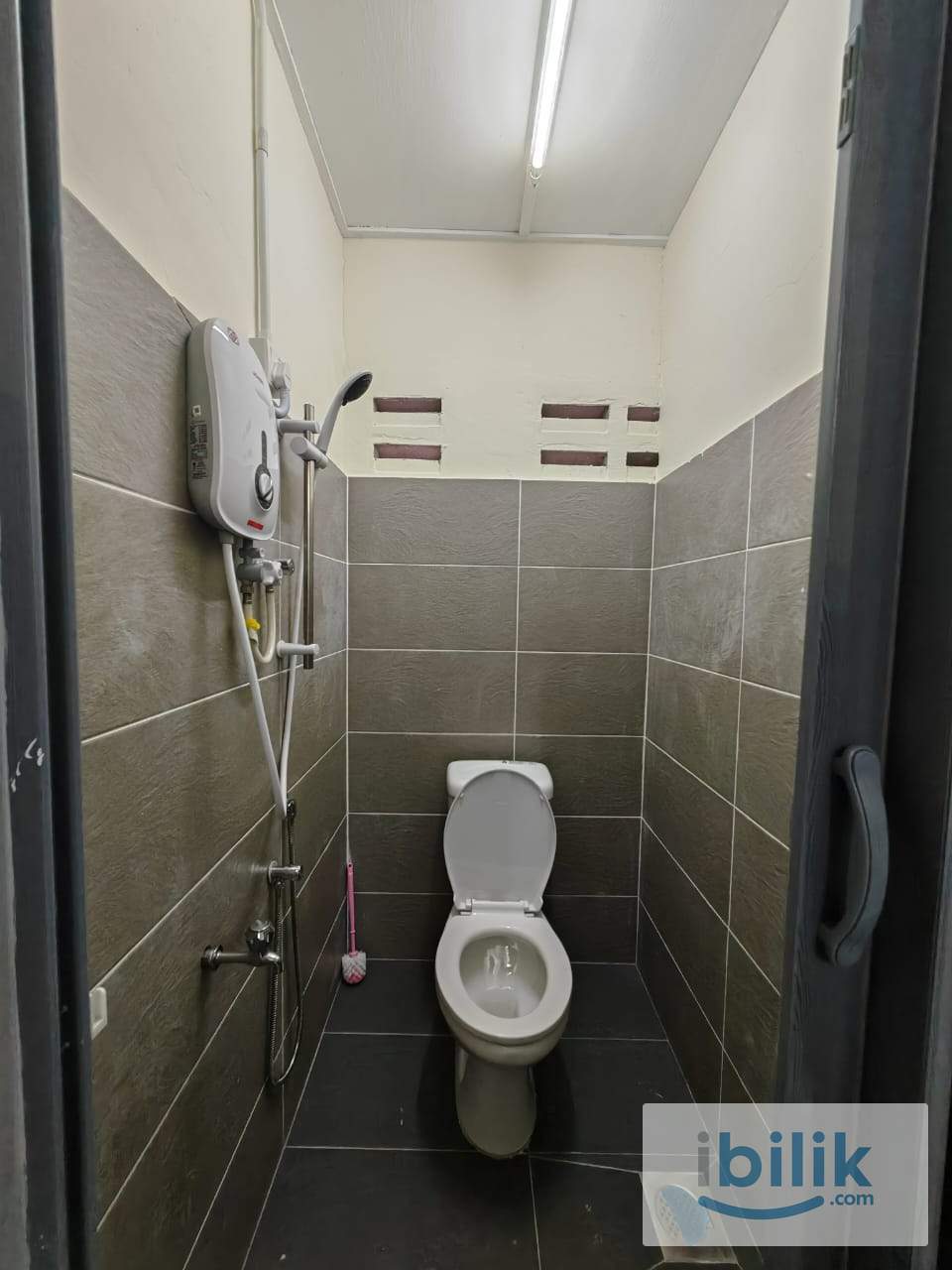 🌹LOWDEPOSIT📍Connaught Male Unit Single Room For Rent  , Move In Ready🌹 - Image 2