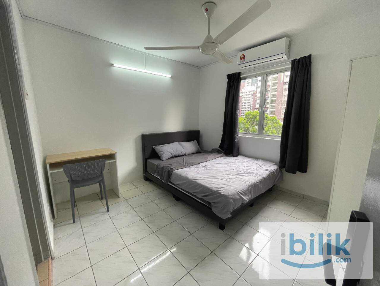 Cozy Medium Room with Smart Lock & Fully Furnished@ Pantai Hillpark 2 - Image 1