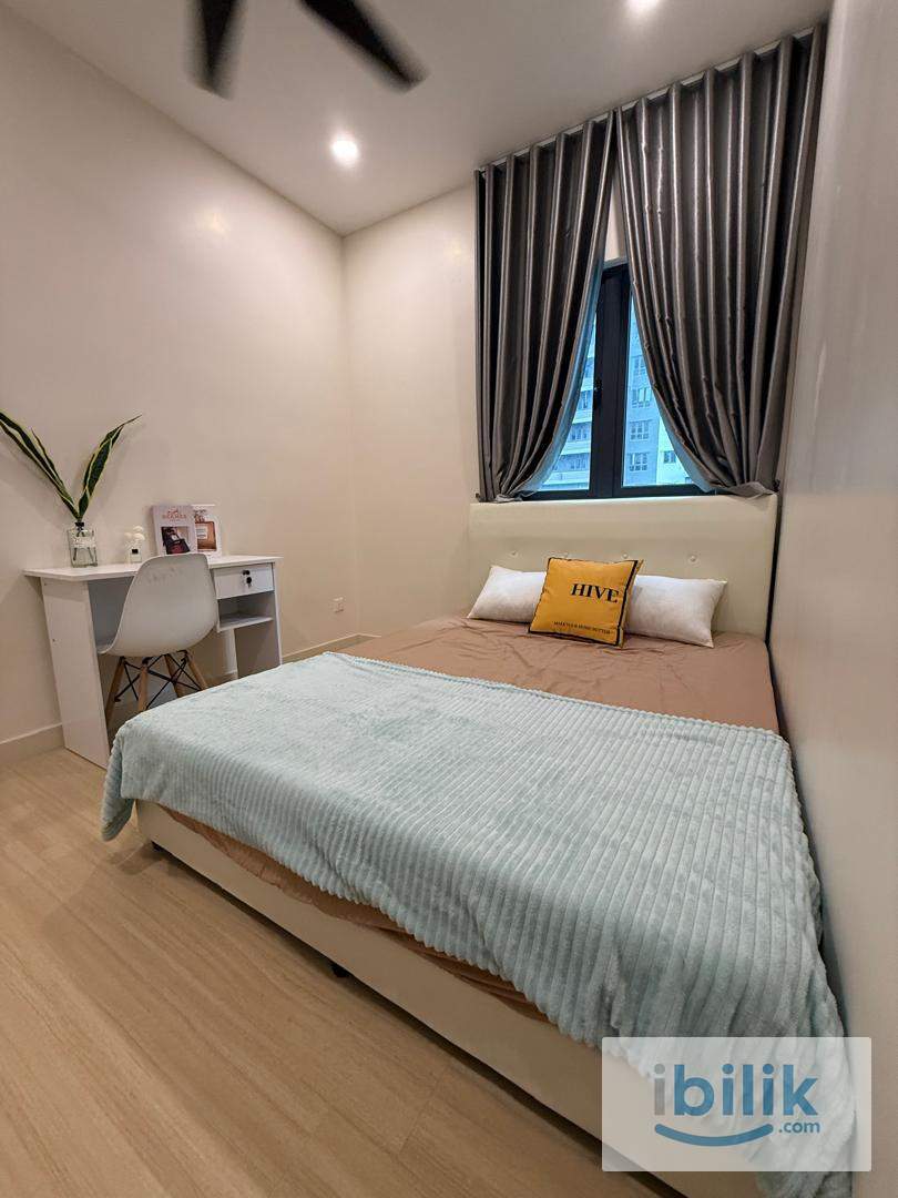 M Centura Queen Room - Image 1