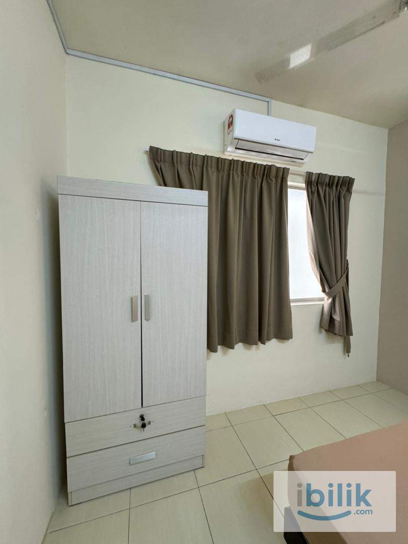 PV12 Queen Room - Image 1