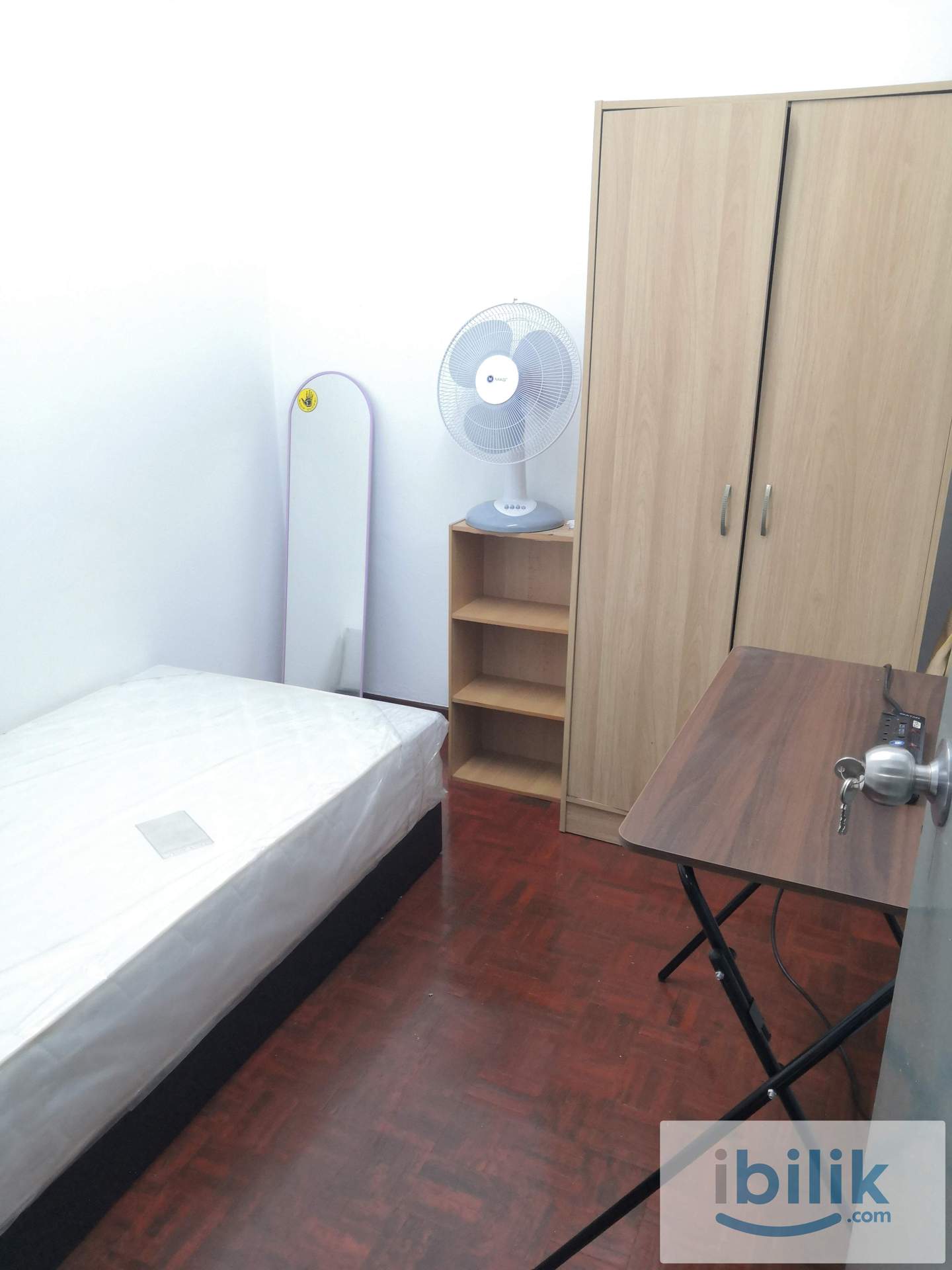 Middle Room for Rent - Image 2
