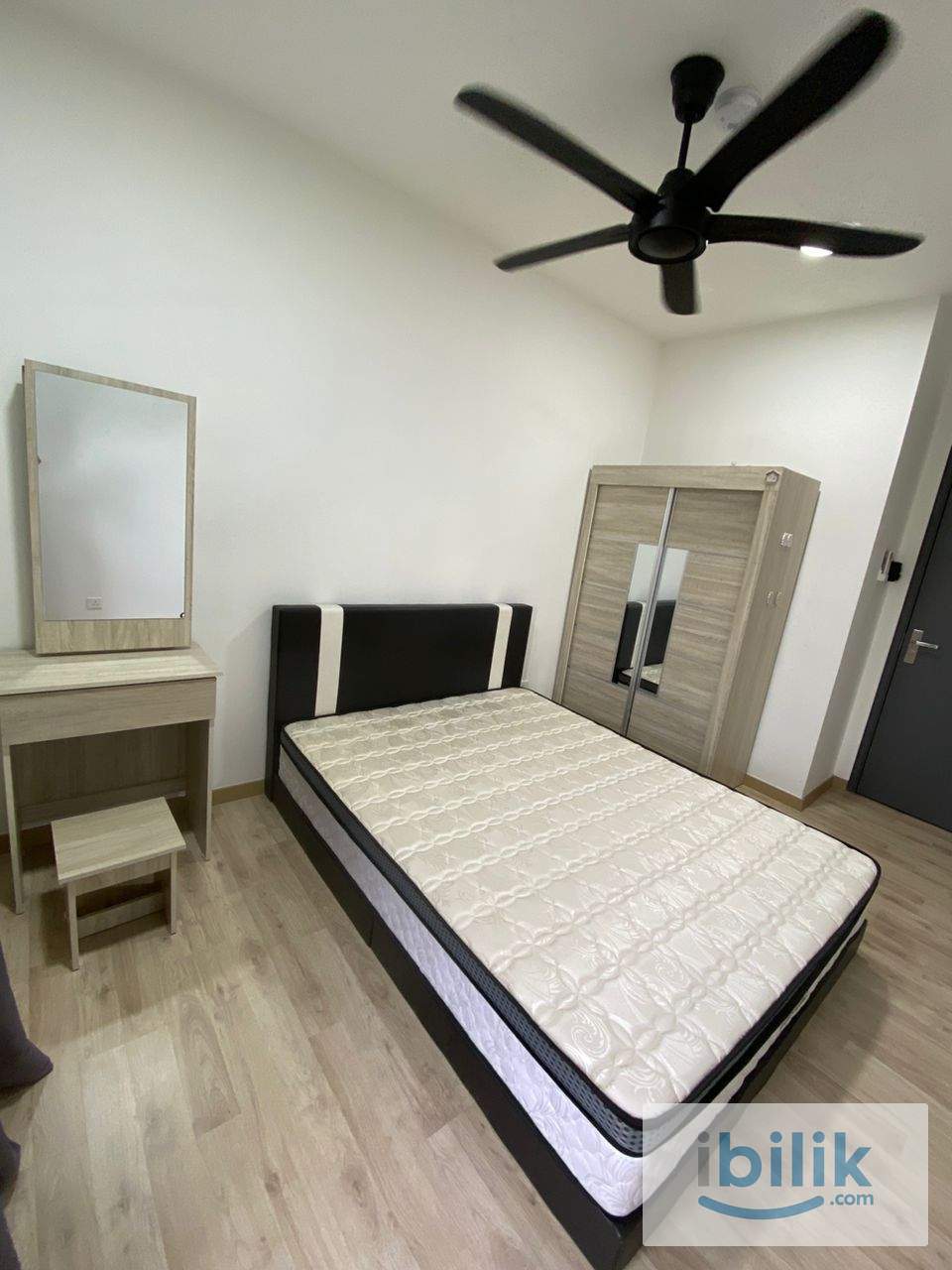 Middle Room @ Emporis Residences KD - Image 2