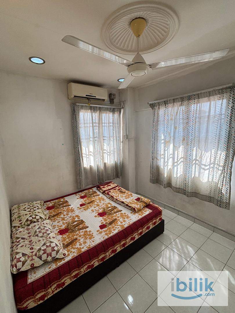 Middle room - Image 1