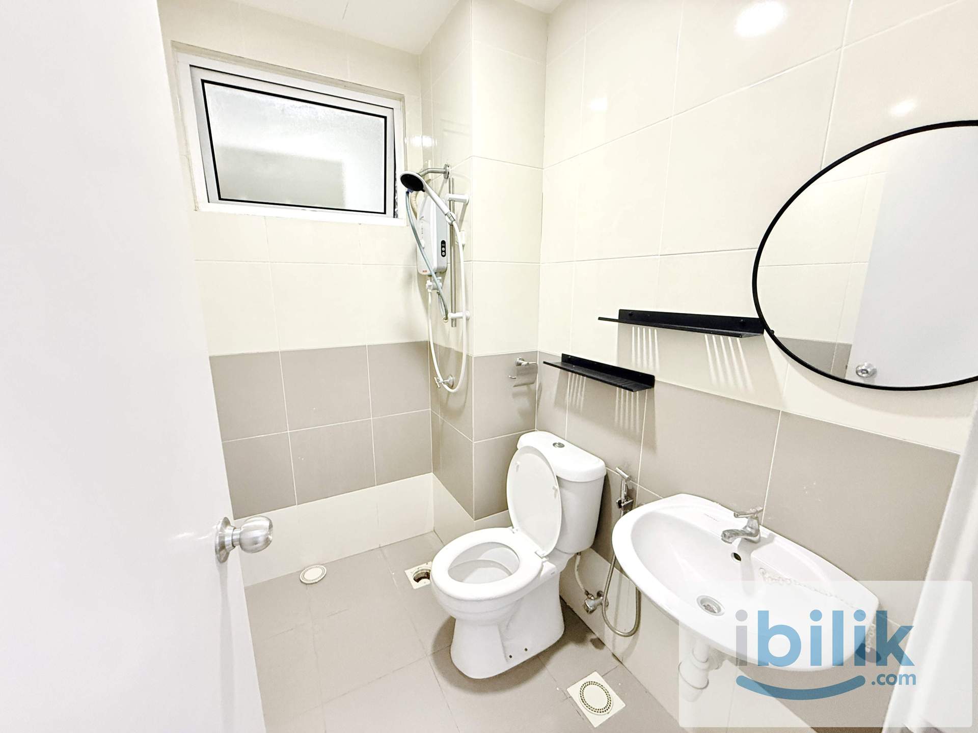 🔥 MUSLIMAH CO-LIVING | MUST VIEW QUEEN SIZE BED ROOM 🔥 🏆 Clean • Organised • Comfortable • Secure • Move-In Ready - Image 3