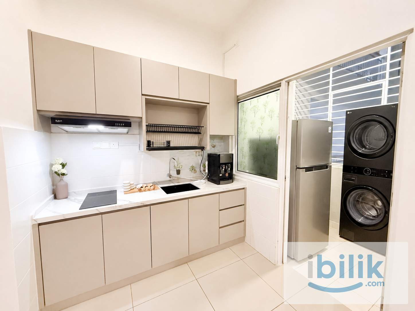 🔥 MUSLIMAH CO-LIVING | MUST VIEW QUEEN SIZE BED ROOM 🔥 🏆 Clean • Organised • Comfortable • Secure • Move-In Ready - Image 5