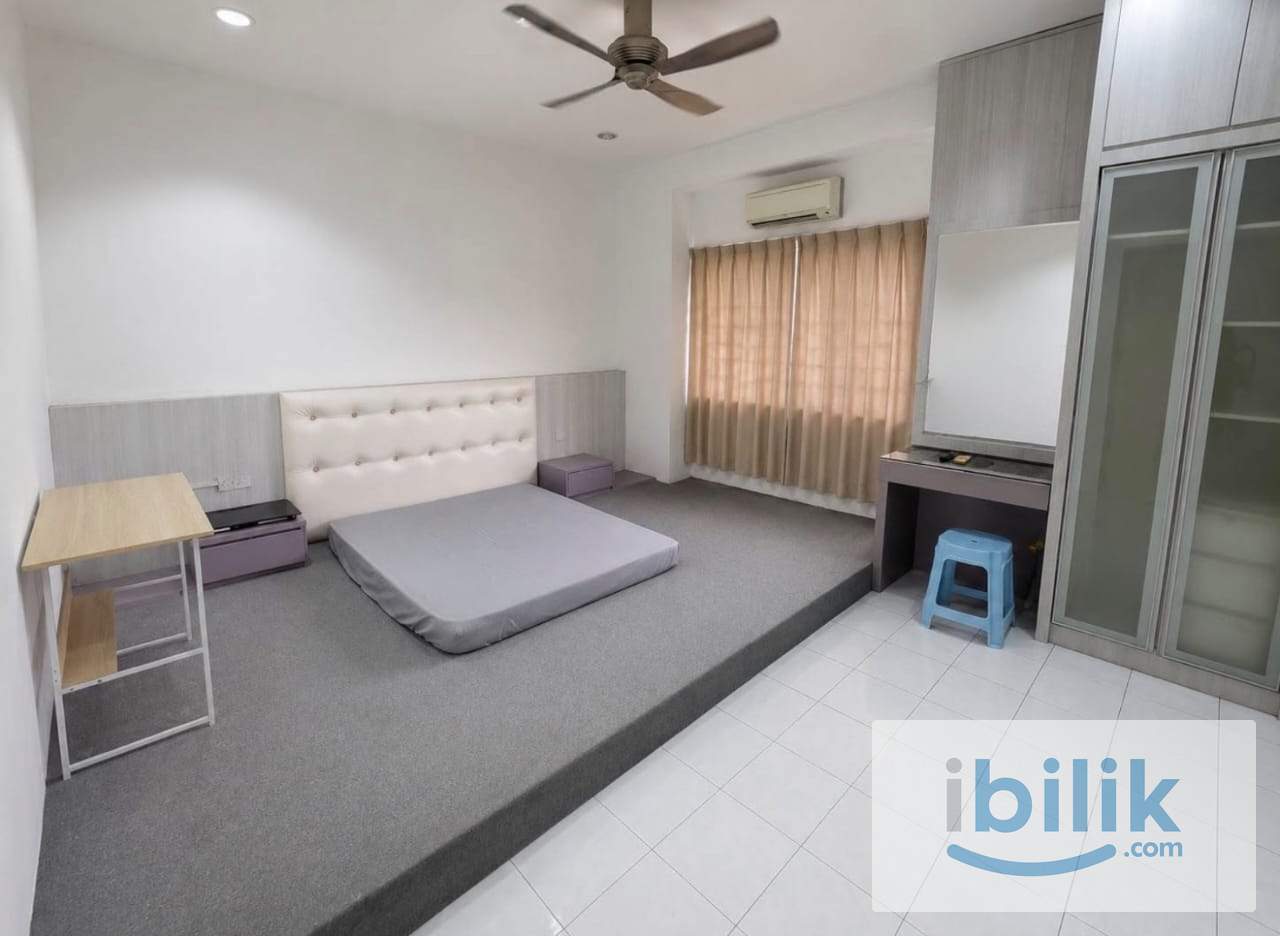 🏡 Spacious Master Room with Private Bathroom @ Bukit Rimau | 🚗 3 Mins To Columbia Asia Hospital 🏥 - Image 1