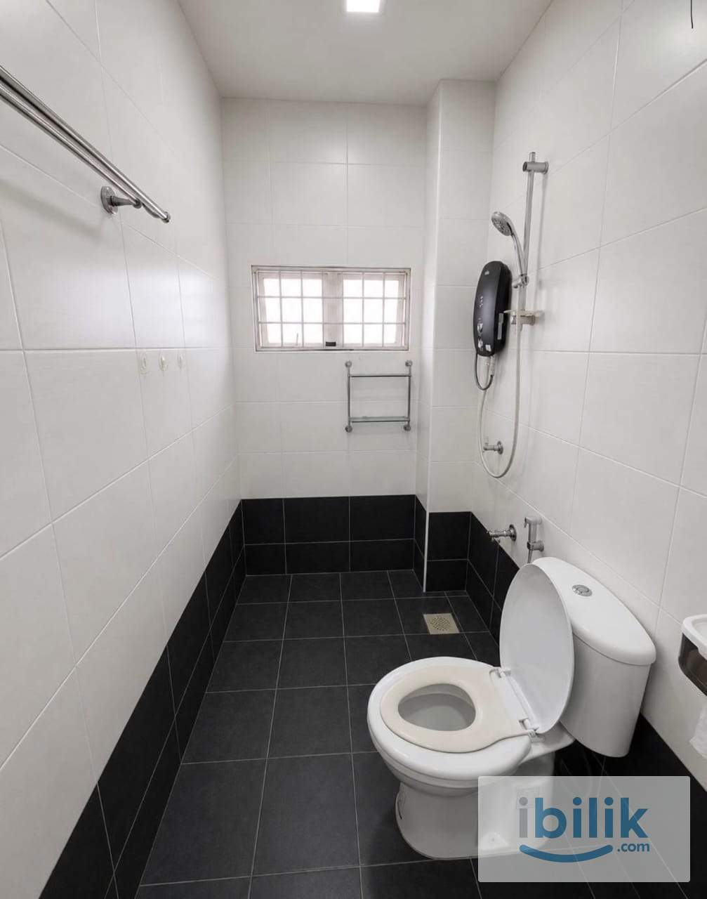 🏡 Spacious Master Room with Private Bathroom @ Bukit Rimau | 🚗 3 Mins To Columbia Asia Hospital 🏥 - Image 3