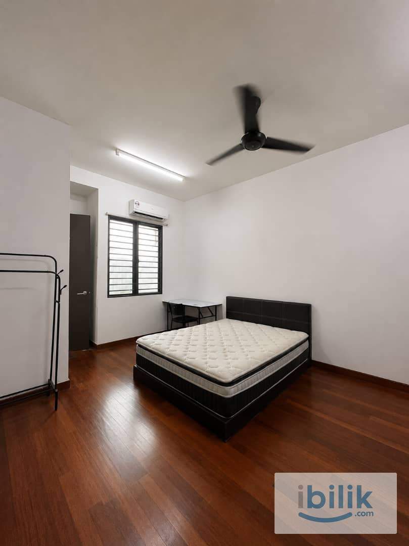 🏡 Medium Room with Private Bathroom @ Alam Impian | 🚗 5–8 mins to AEON BiG Seksyen 23 🛍️ - Image 2