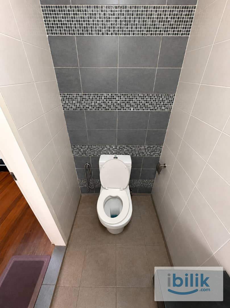🏡 Medium Room with Private Bathroom @ Alam Impian | 🚗 5–8 mins to AEON BiG Seksyen 23 🛍️ - Image 3