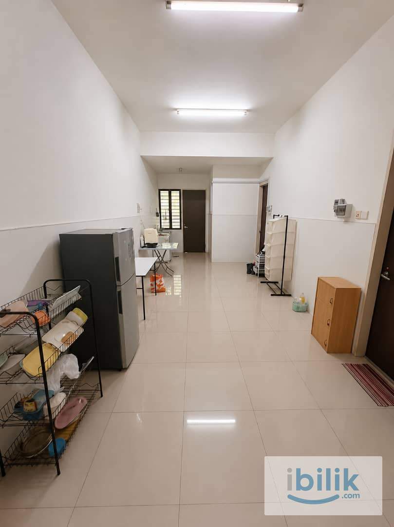 🏡 Medium Room with Private Bathroom @ Alam Impian | 🚗 5–8 mins to AEON BiG Seksyen 23 🛍️ - Image 4