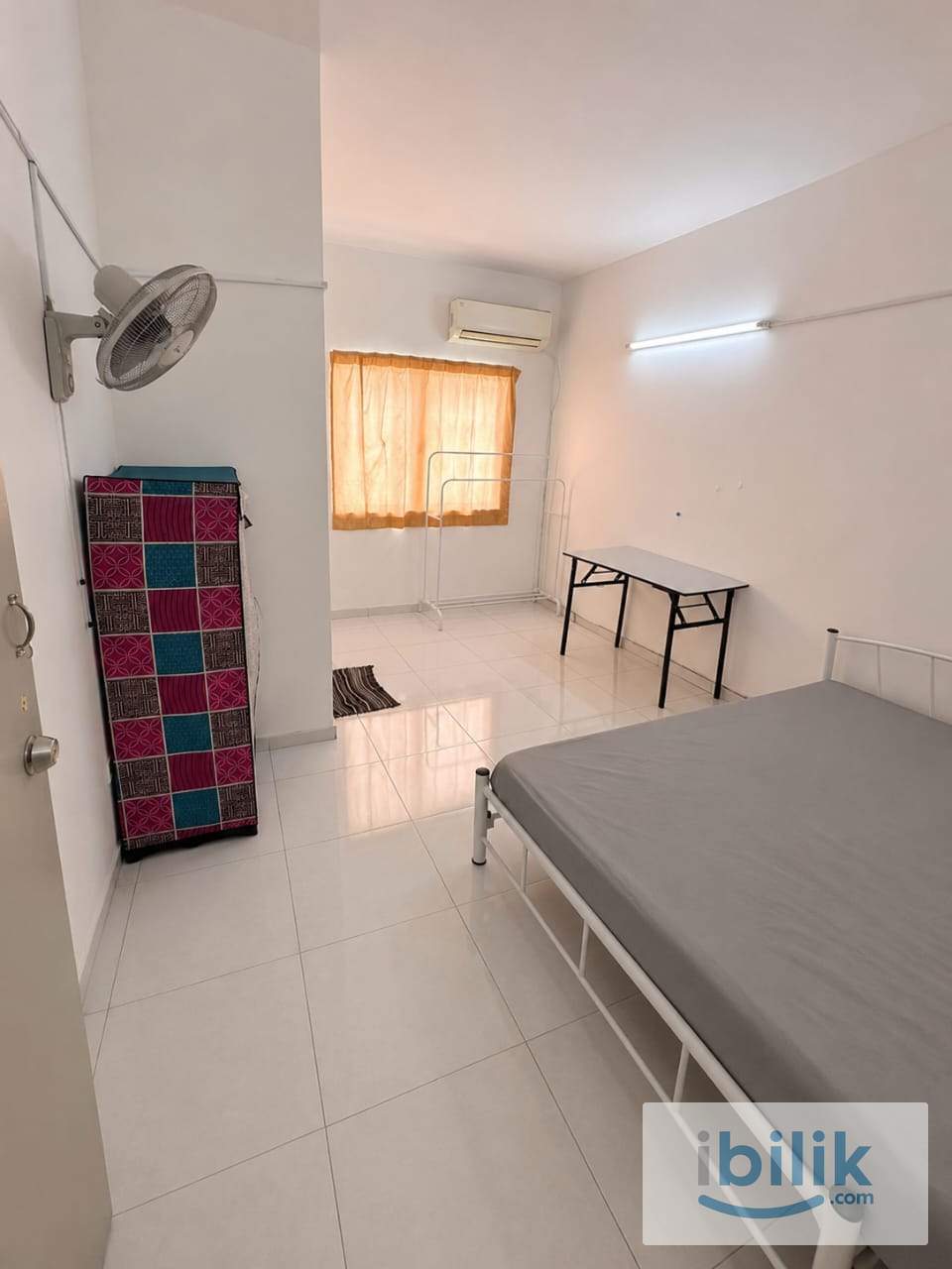 🏡 Spacious Medium Room For Rent @ Taman Sri Jaromas ❤️ | 🚗 3 Mins To Econsave Jenjarom 🛍️ - Image 1