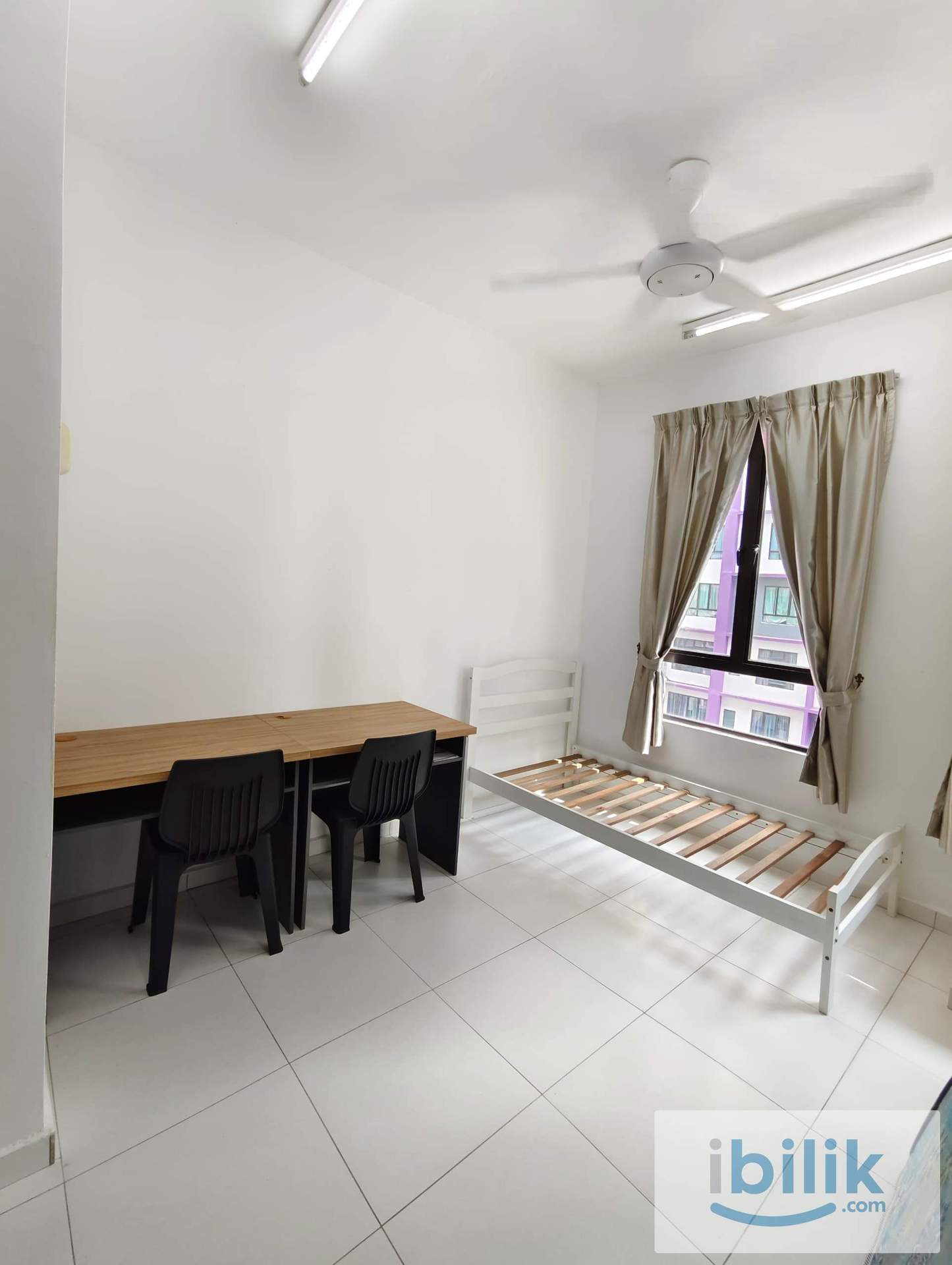 Middle Room For Rent - Image 2
