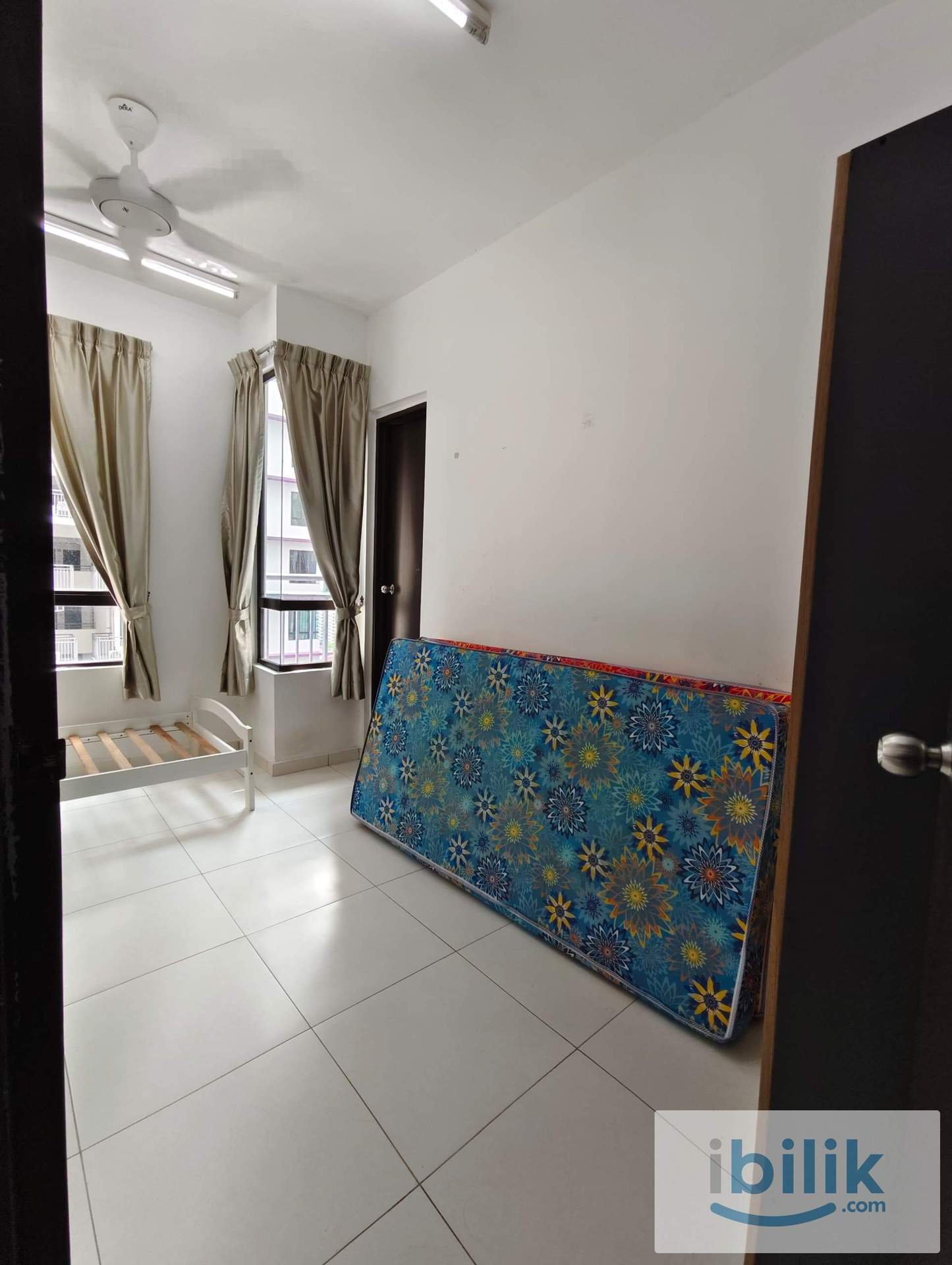Middle Room For Rent - Image 4