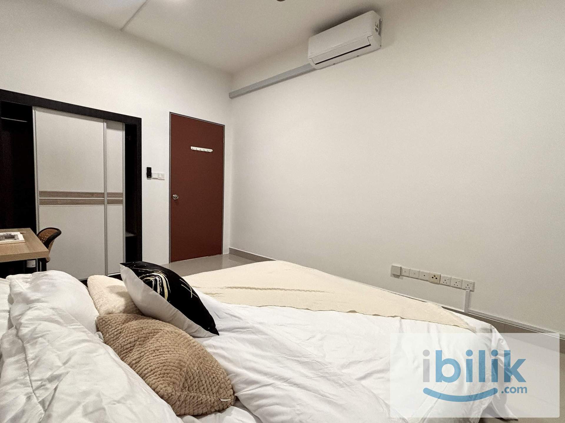 🏡 QUEEN ROOM FOR MIX GENDER HOUSE IN MERCU JALIL RM800 ONLY😍 NEAR TO LRT SRI PETALING 🚝 - Image 4