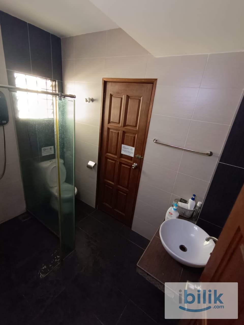 🏘️Medium Room For Rent At Taman Paramount🏘️Nearby🚶🏻‍♀️‍➡️Lrt Taman Paramount💰Zero Deposit,Free Wifi‼️ - Image 2