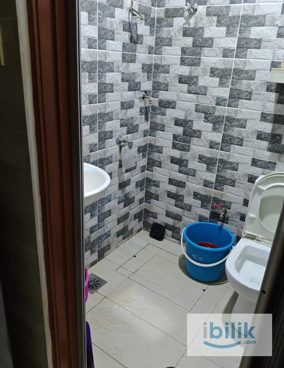 Middle Room for Rent at Taman Universiti Indah - Image 4